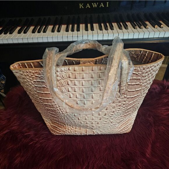 KHAKI & CREAM CROC TOTE - Picture 5 of 8